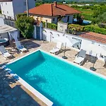 Pearl- With Private Pool *
