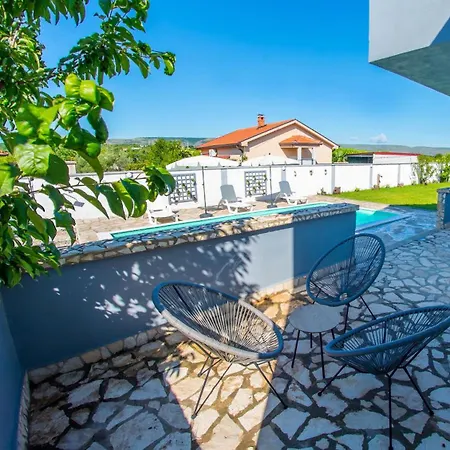 Pearl- With Private Pool Vila