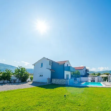 Pearl- With Private Pool Vila *