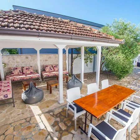 Villa Pearl- With Private Pool Blagaj