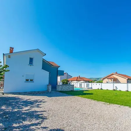 Pearl- With Private Pool *