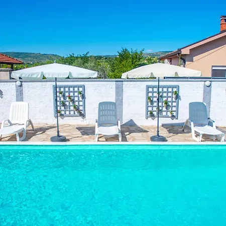 Pearl- With Private Pool Vila Blagaj