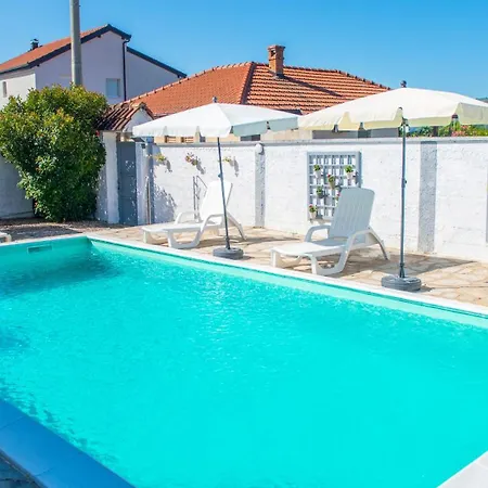 Pearl- With Private Pool *