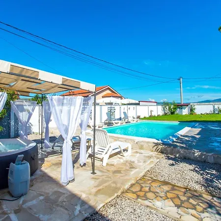 Pearl- With Private Pool * Blagaj