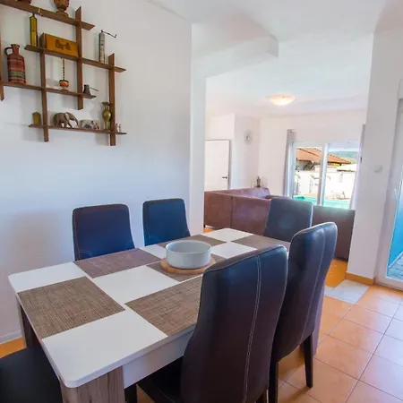 Pearl- With Private Pool Vila *