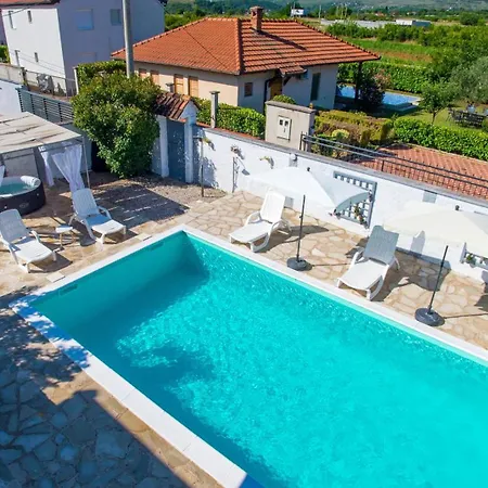 Pearl- With Private Pool *